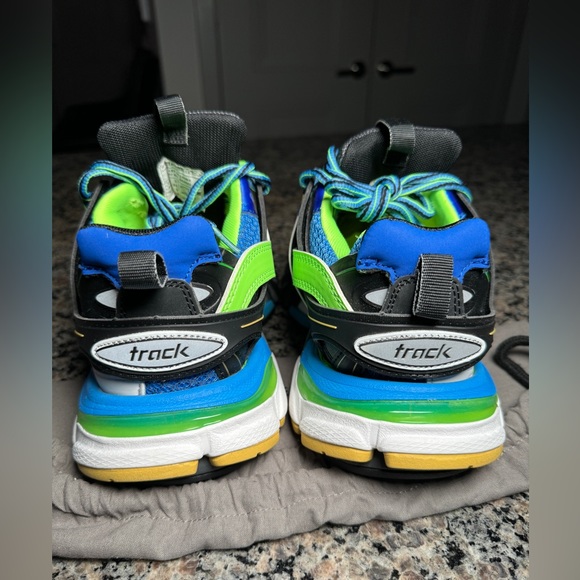 Balenciaga - Picture 4 of 5